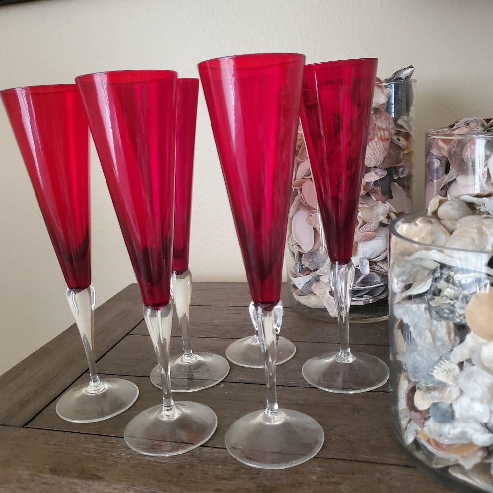 * EUC Pottery Barn Red Tulip Champagne 6